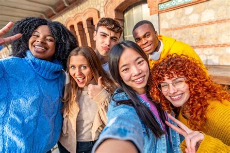 Premium Photo Multiracial Young People Taking A Selfie In The Street