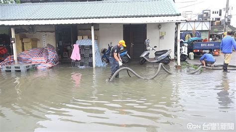 水淹民宅路面淪池塘 南社舊巷道成水鄉澤國 鑫傳國際多媒體科技股份有限公司 Tdn台灣生活新聞