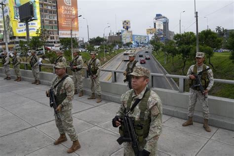 Gobierno de Perú decreta toque de queda en 15 provincias tras prisión