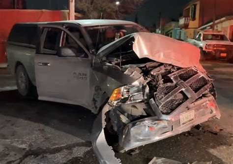 Camioneta Derrapa Y Se Impacta Contra Transporte De Personal De