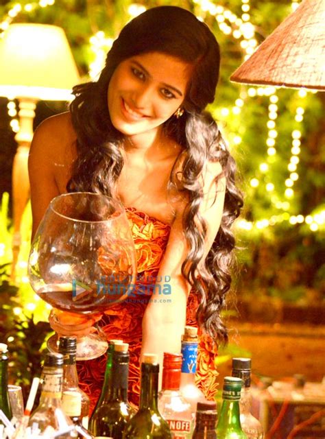 nasha  nasha    set bollywood hungama