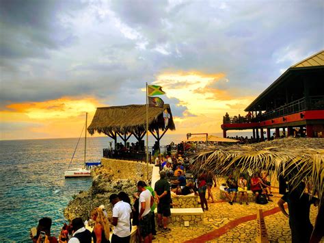 Rick’s Cafe at sunset! Negril Jamaica. : r/Jamaica