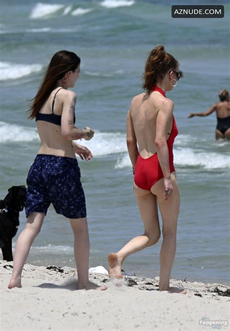 Ivy Getty Sexy Seen With Her Girlfriend Flashing Her Hot Pokies In A