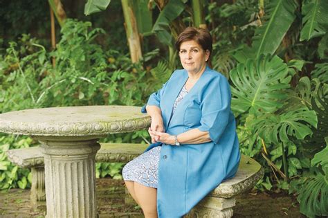 Regresa la estricta profe Pilar Cisneros retoma la docencia La Nación