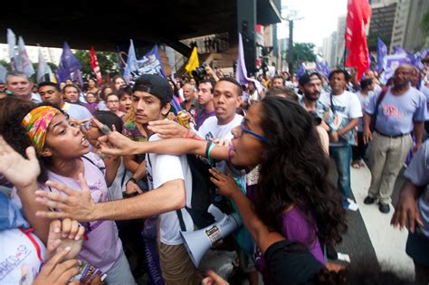 Fotos Dia De Luta Mulheres Realizam Protesto Por Direitos Feministas