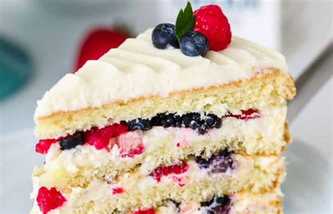 Berry Chantilly Cake Whole Foods For The Weekend Why Not