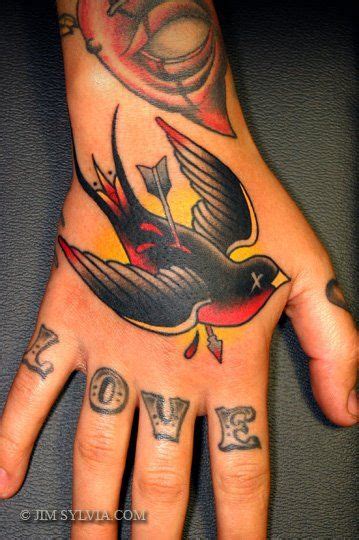 Old School Schwalben Hand Tattoo Von Jim Sylvia Swallow Hand Tattoo