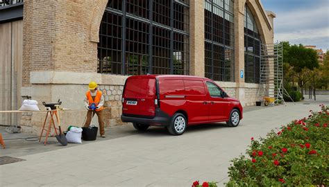 Ford Pro Introduces First Ever Transit Connect Phev Says It Can Go Electric For 68 Miles