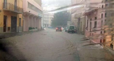 Sardegna Il Maltempo Provoca Vittime E Dispersi Bitti Travolta Da Un