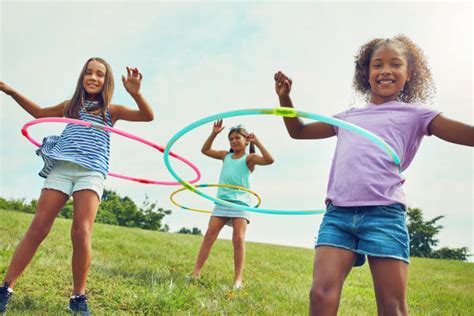 14 000 Hula Hoop Foto Stok Potret And Gambar Bebas Royalti Istock