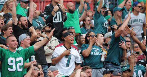 VIDEO: Eagles fans already booing their team! - The Football Feed