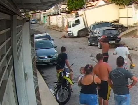 Expressopb V Deo Veja Momento Em Que Caminh O Arrasta Homem Em Jo O