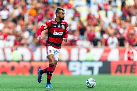 Fabrício Bruno fala em convite irrecusável do Flamengo para justificar