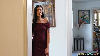 Bigtits cougar pilonné par les belles filles bf XVIDEOS