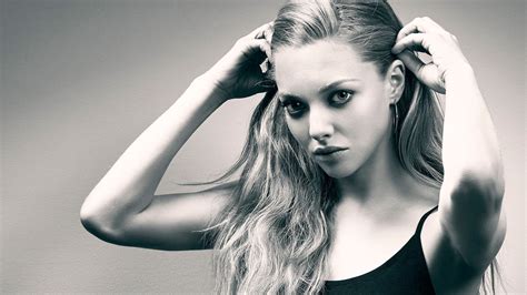 Hands On Head Actress Women Looking At Viewer Amanda Seyfried Blonde Celebrity HD Wallpaper