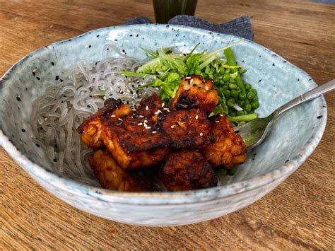 Sötpotatisnudlar med Tempeh marinerad i koreanska smaker Lunchhemma se