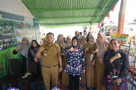 Ketua Tp Pkk Makassar Dan Kadis Ketapang Tinjau Lorong Wisata Di Dua