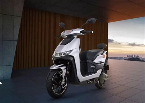 yadea  motor listrik harga  juta cek performa spesifikasinya