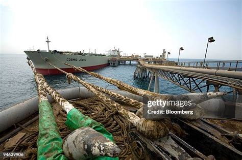 Basra Oil Terminal Photos and Premium High Res Pictures - Getty Images