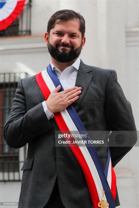 Chilean President Gabriel Boric poses at La Moneda presidential... News ...