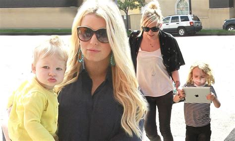 Jessica Simpson Carries Daughter Maxwell To Lunch With Her Mother And