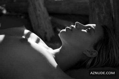 MELANIE DE TONI Nude AZNude