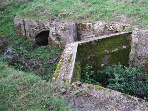 Wildmoorway Upper Lock Thames Severn Vieve Forward Cc By Sa 2 0