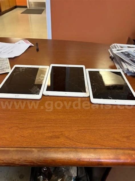 I Pad 6th generation lot of 3 | GovDeals