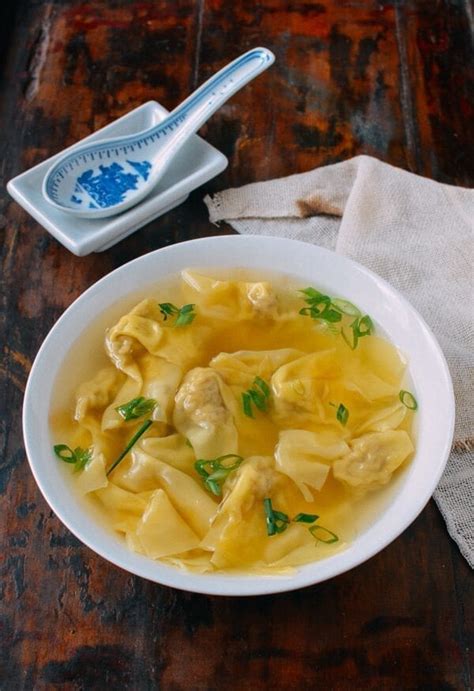 Shanghai Wonton Soup Shanghai Street Food The Woks Of Life