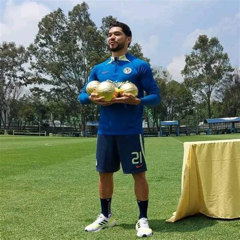 El Futbolista Yucateco Henry Mart N Recibe Tres Balones De Oro