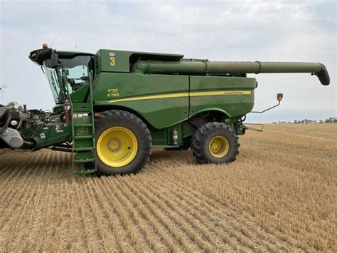 John Deere S790 Combine