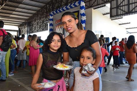 Anivers Rio De Palmas Anos Cerim Nia Do Corte Do Bolo Redepar