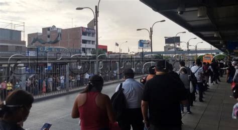 Metropolitano Usuarios Reportan Largas Colas En Estaciones De La V A