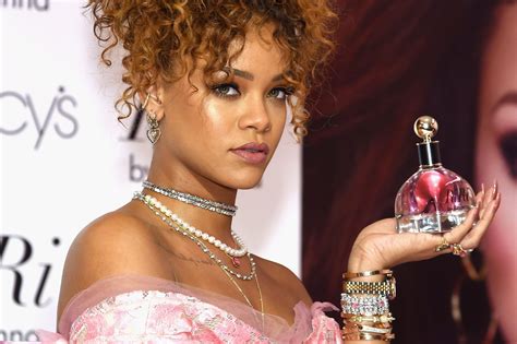 Descubre Cu L Perfume De Rihanna Huele Mejor Y Deslumbra Con Su