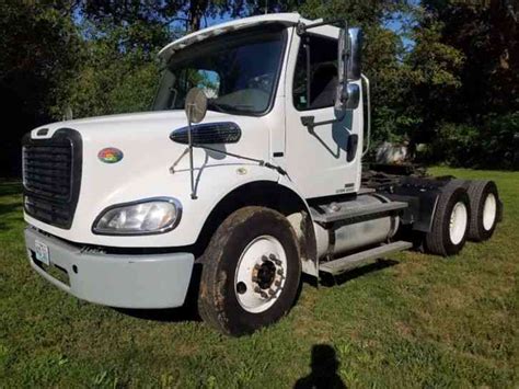 Freightliner M2 112 2010 Daycab Semi Trucks