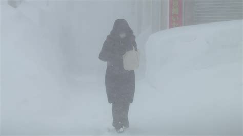 【北海道の暴風雪】jrは列車99本が運休新千歳空港では68便欠航高速道路の通行止めも 16日にかけて交通障害など情報に注意を 北海道