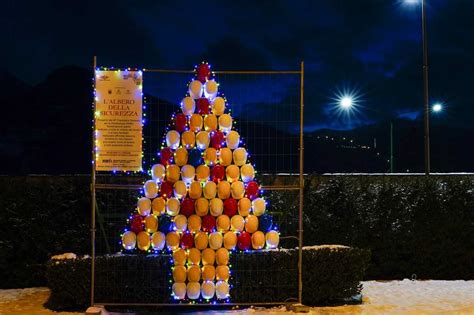 Cogne Acciai Speciali Si Accende Lalbero Di Natale Per La Sicurezza