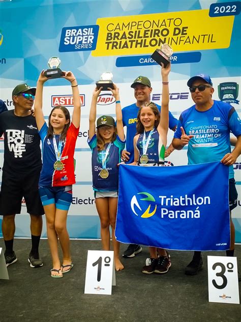 Dara Daniel Participante Da Escolinha De Triathlon Conquista Lugar