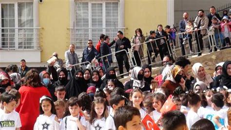 Cumhuriyet İlkokulu bahçesinde 23 Nisan coşkusu