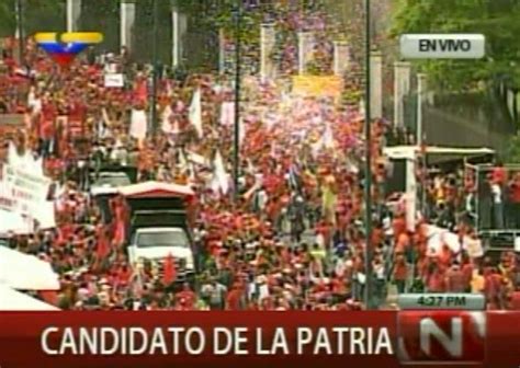 Un mar de Pueblo acompaña al Comandante Chávez rumbo al CNE PSUV