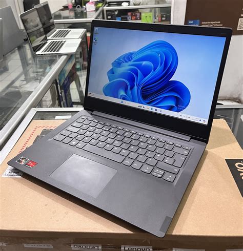 Laptop Lenovo V14 ADA AMD Ryzen 3 8 256GB