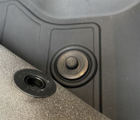 НОВИНКА от SRTK — Клипса резиновая двойная MS2 для ковриков Mercedes ...