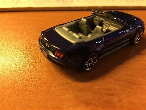 MIS COCHES DE ESCALA DE 1 60 FORD MUSTANG MK6 CABRIO HOT WHEELS