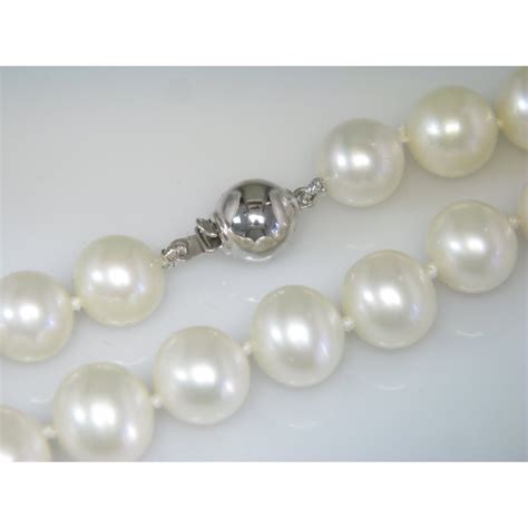 Single Knotted Strand Of Aaa Quality Freshwater Pearls With Ct White