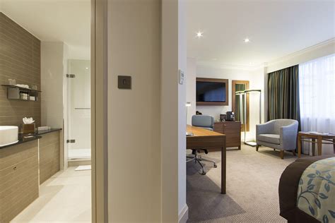 Guests are raving about Doubletree Hotel Marble Arch service 3