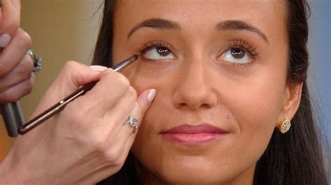 How To Accentuate Your Natural Eye Shape Rachael Ray Show