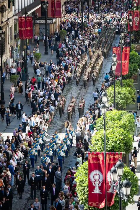 En Im Genes Una Ma Ana Radiante De Corpus Christi