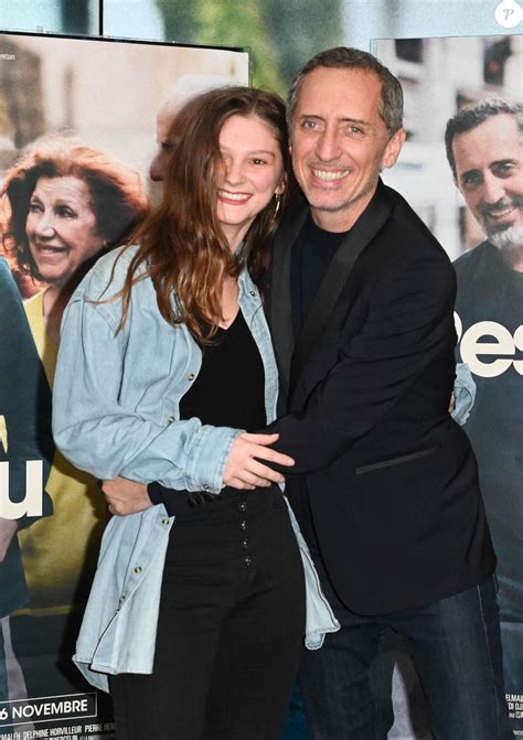 Olivia Jubin et Gad Elmaleh à la première du film Reste Un Peu au