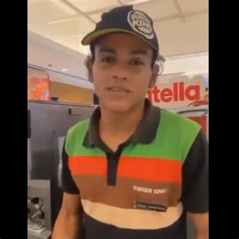 VÍDEO Funcionário do Burger King urina na roupa após ser impedido de