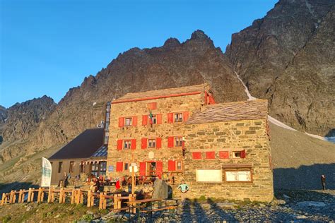 Il Rifugio Quintino Sella Al Monviso Costretto A Chiudere Siamo Senz